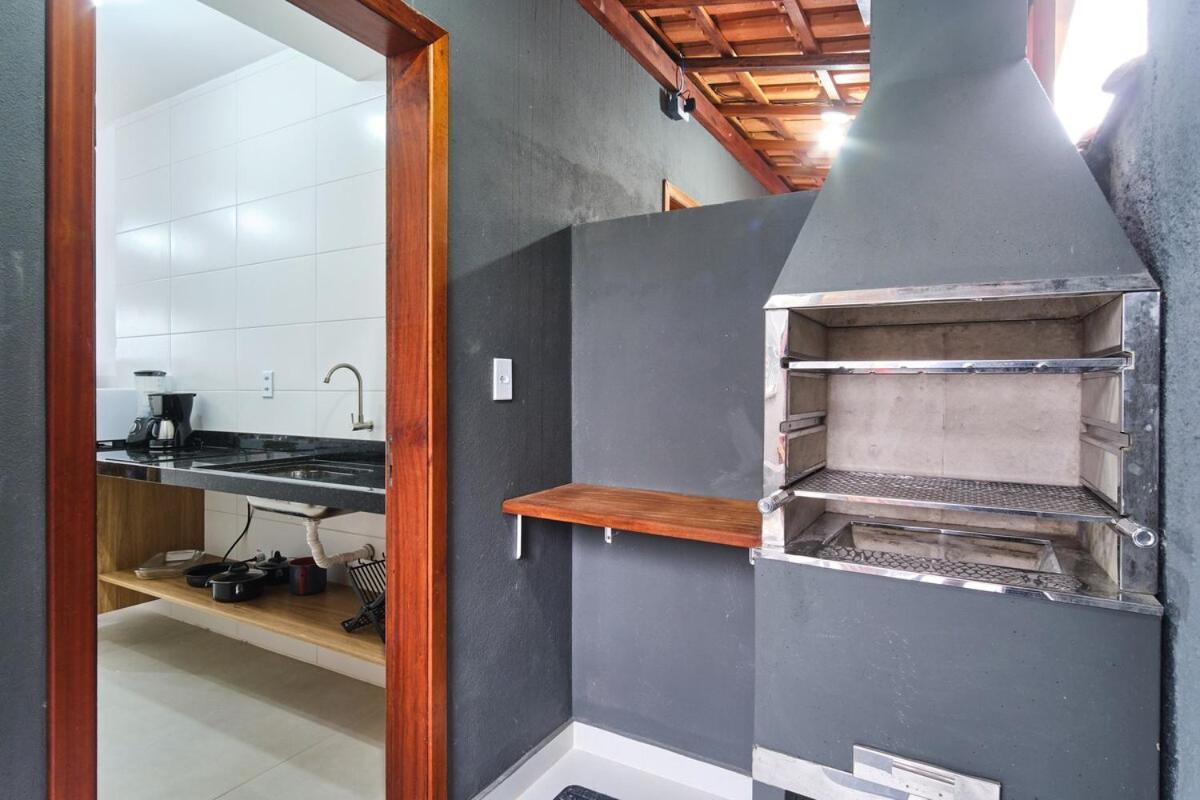 Apartamento Sol 3: Charmoso Com Piscina E Churrasqueira E Ar Ubatuba