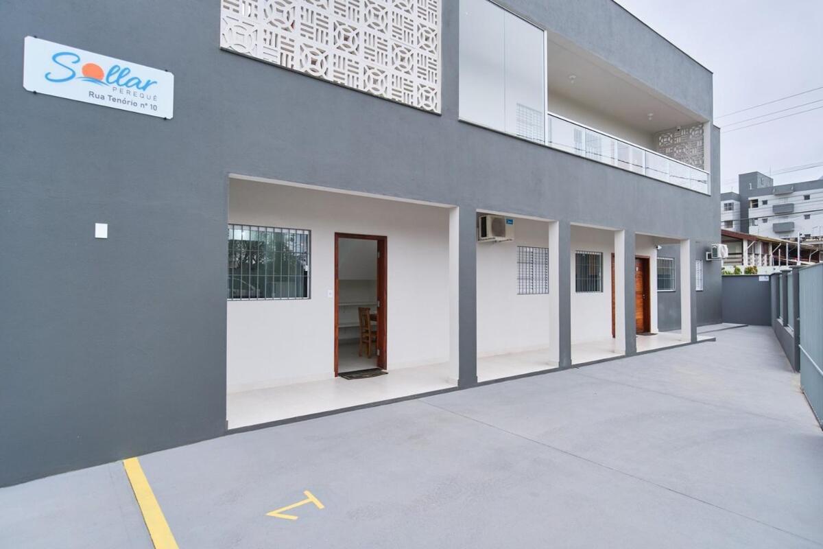 Apartamento Sol 3: Charmoso Com Piscina E Churrasqueira E Ar